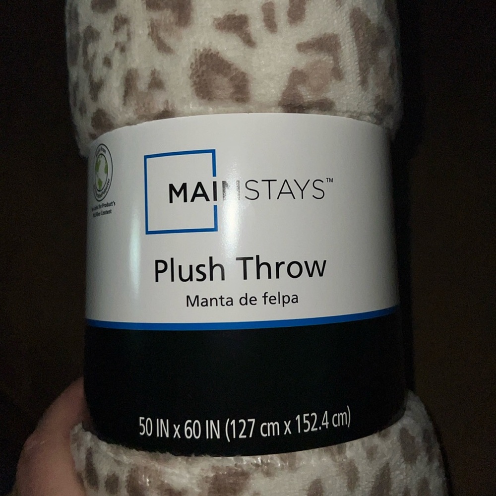 NWT Leopard Print Plush Throw
